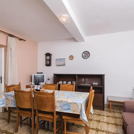Stunning In With Kitchen